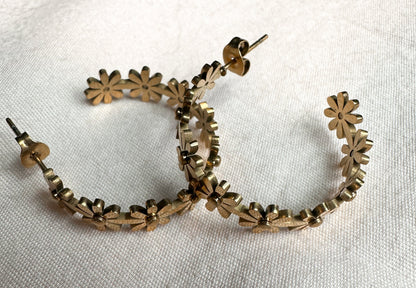 Daisy Gold Hoops