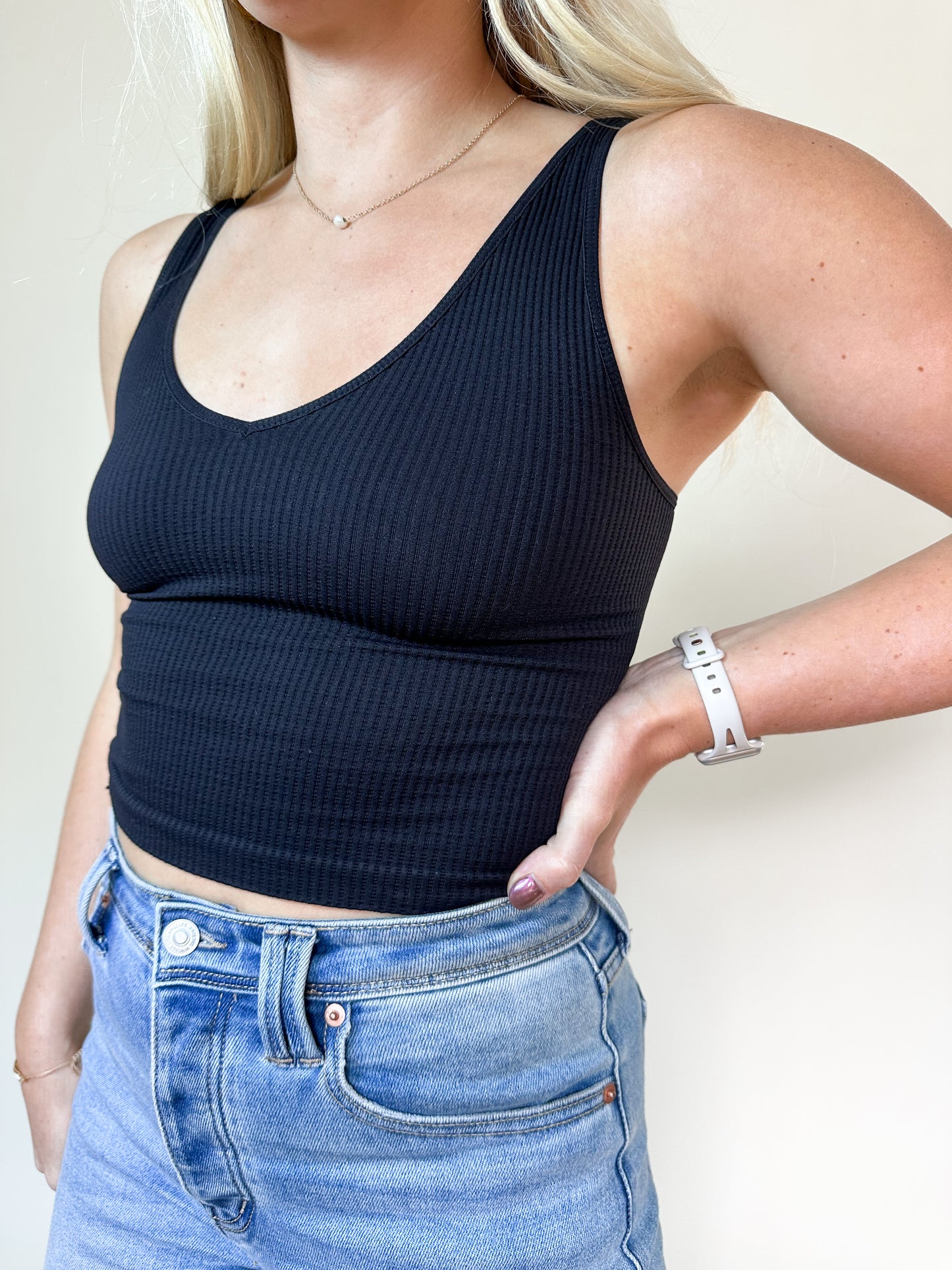 L&S Everyday V Neck Ribbed Crop Top