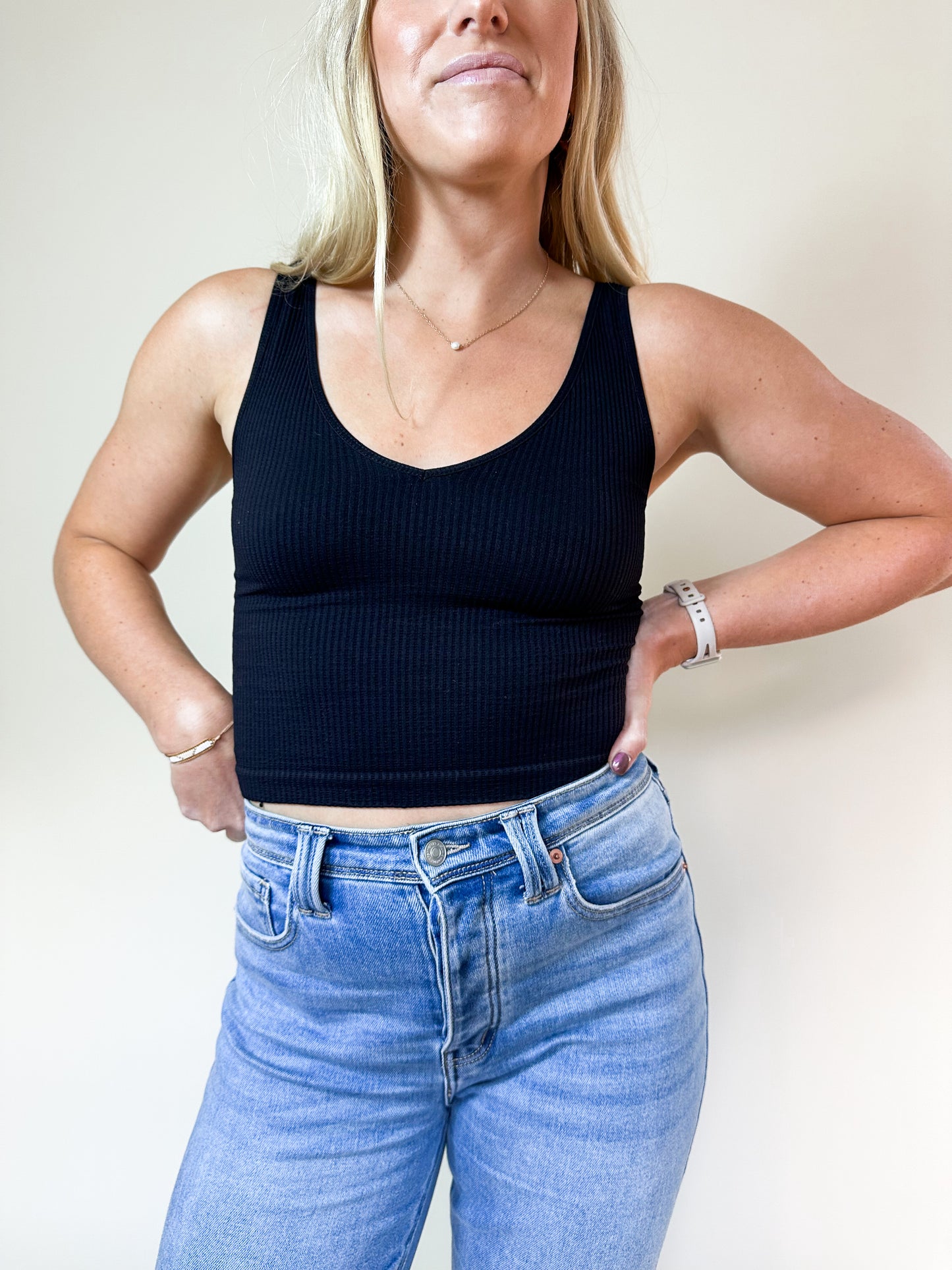 L&S Everyday V Neck Ribbed Crop Top